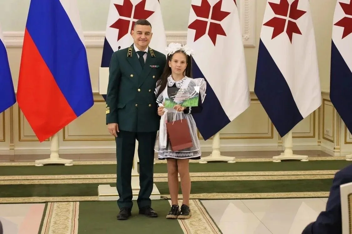 Сегодня в Доме Республики прошло праздничное мероприятие —   чествовали специалистов, которые трудят