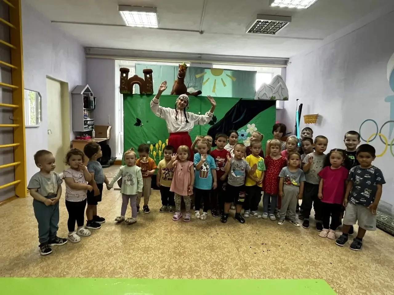В гостях у сказки!

Сегодня наш детский сад посетил кукольный театр «Восход» из города Нижнекамск с 