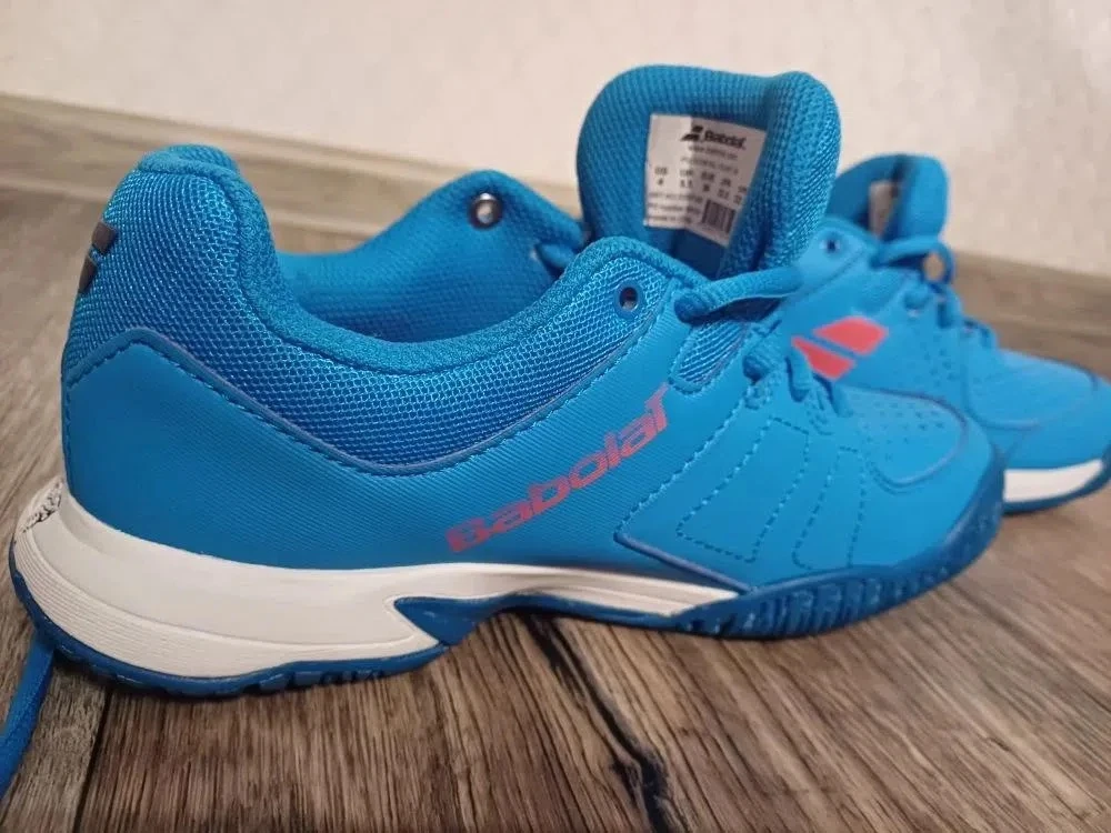 Продаются детские кроссовки Babolat Pulsion All Court JR — 36р-р.

Новые, ни разу не носились (без с