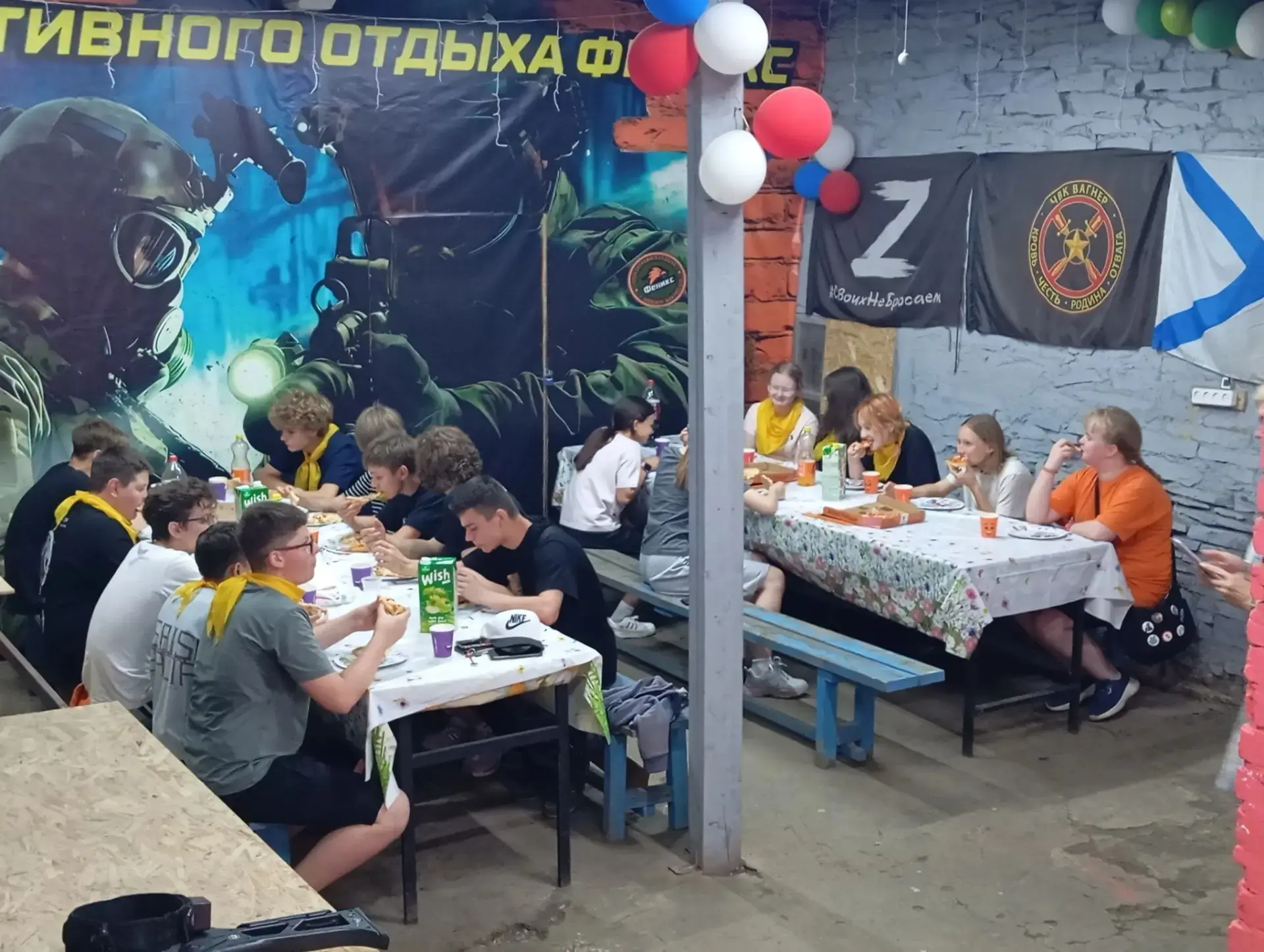 Наши ребята не теряют времени даже на каникулах! 🎉

Ученики 8-а класса вместе с классным руководите
