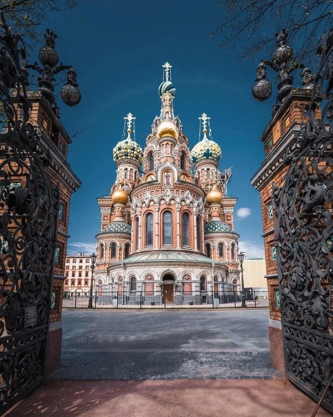 Прекрасный Санкт-Петербург. Какое фото вам нравится больше 1,2,3...9?
📷 andrei_mikhailov