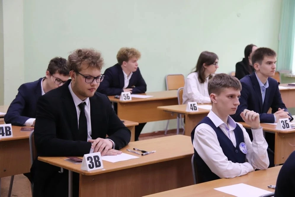 Сегодня наши выпускники написали ЕГЭ по русскому языку

Традиционно это самый массовый экзамен: за п
