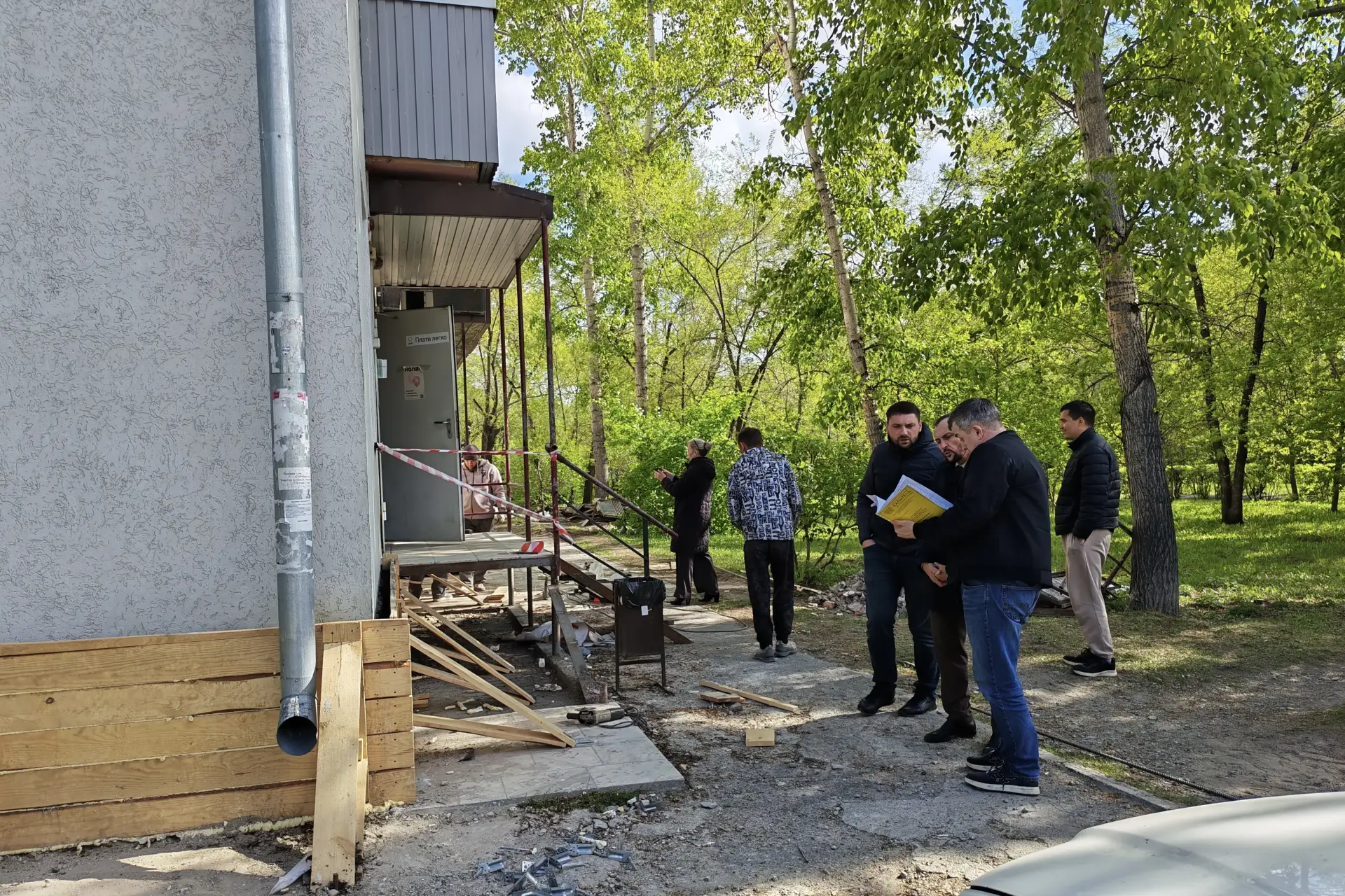 🏢 Проинспектировал ход капитального ремонта крыши и фасада в Абакане

Совместно с представителями Ф
