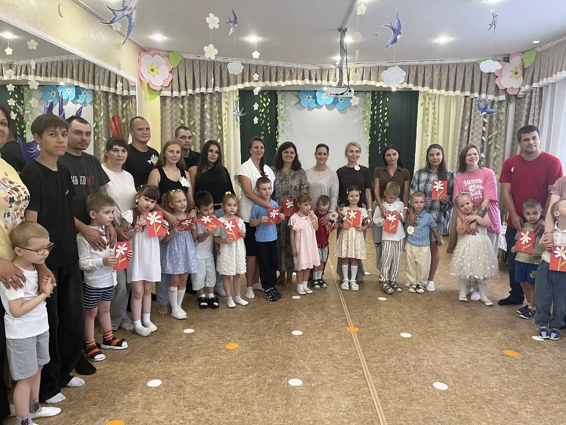 В нашем «Цветочном городке» прошёл замечательный праздник — День семьи, любви и верности. 
В этот за