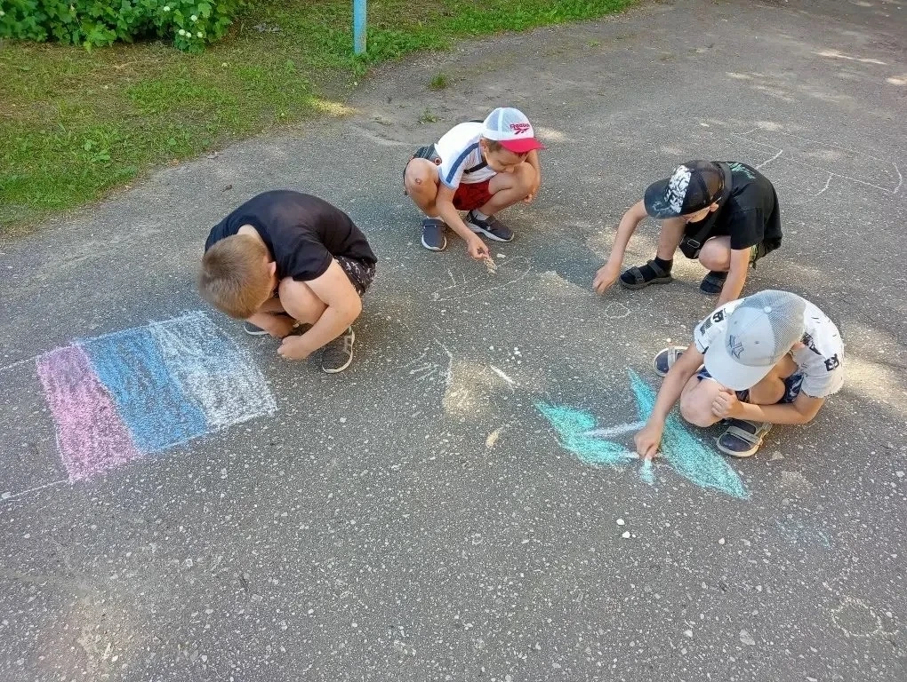 Сегодня в школьном лагере  «Искорки» состоялся спортивный праздник «Веселые старты».
Соревнования пр