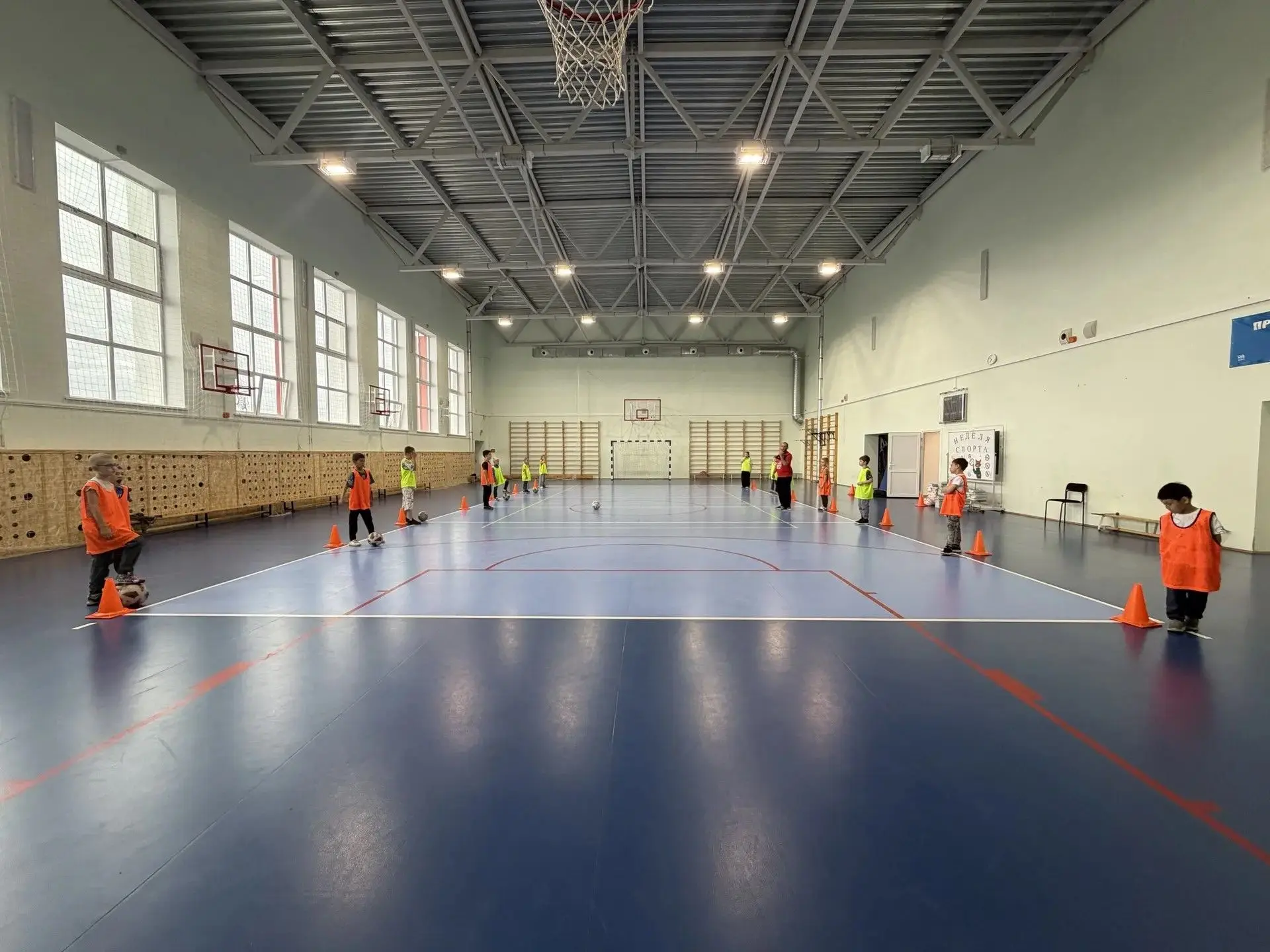 ⚽️Дворовый тренер

Несмотря на дождливое небо в МАОУ "СОШ "Иволгино" прошло очередное занятие по фут