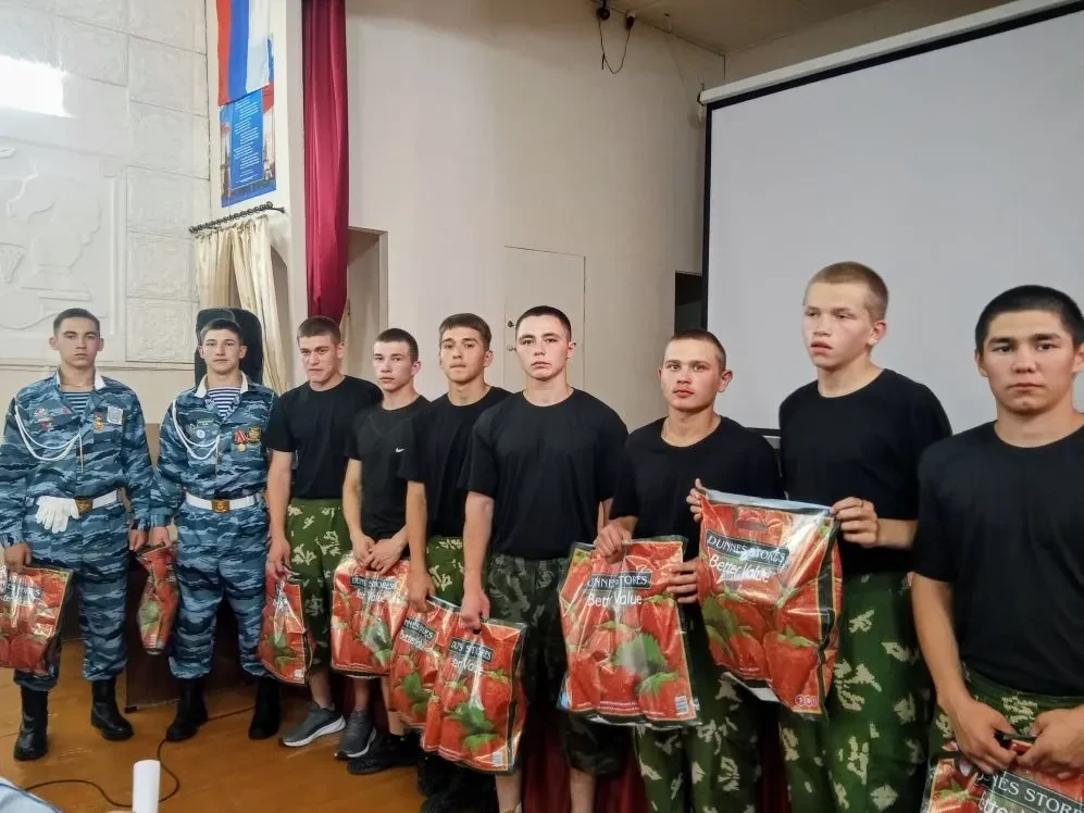 Когда хочется просто сказать: «Мы вами гордимся!» 

Учебный год подошёл к концу, и на ученическом со