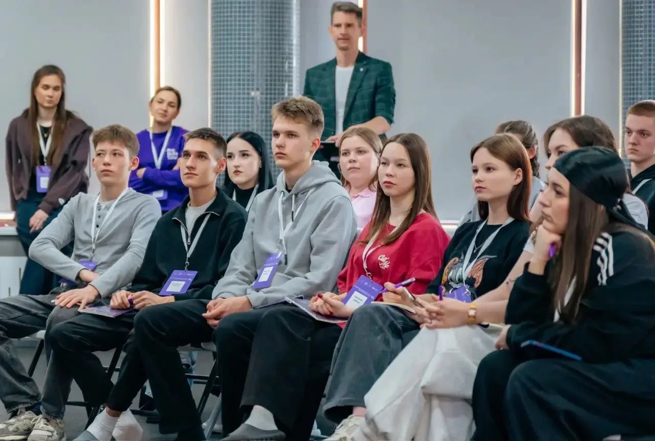 🎤 Гайсина Аделя из группы ЭКС-3-25 прокачала навыки в медиа!
 
с 16 марта по 18 марта прошла образо