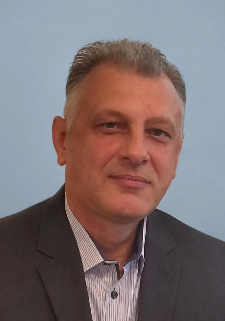 Уважаемый Вадим Валерьевич!

От имени всего коллектива университета и от себя лично сердечно поздрав
