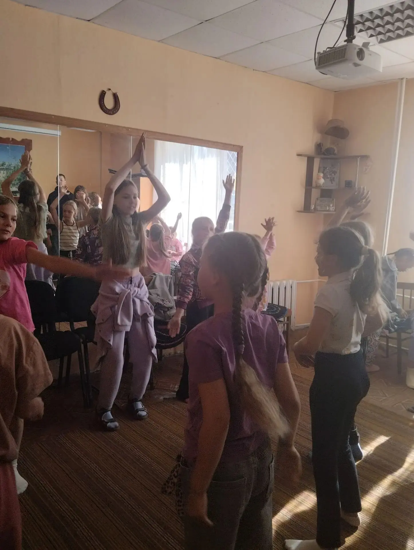 Очередной день в нашем лагере. 23 июля прошёл интересно и насыщенно! ☀️

Утро началось с музыкальной
