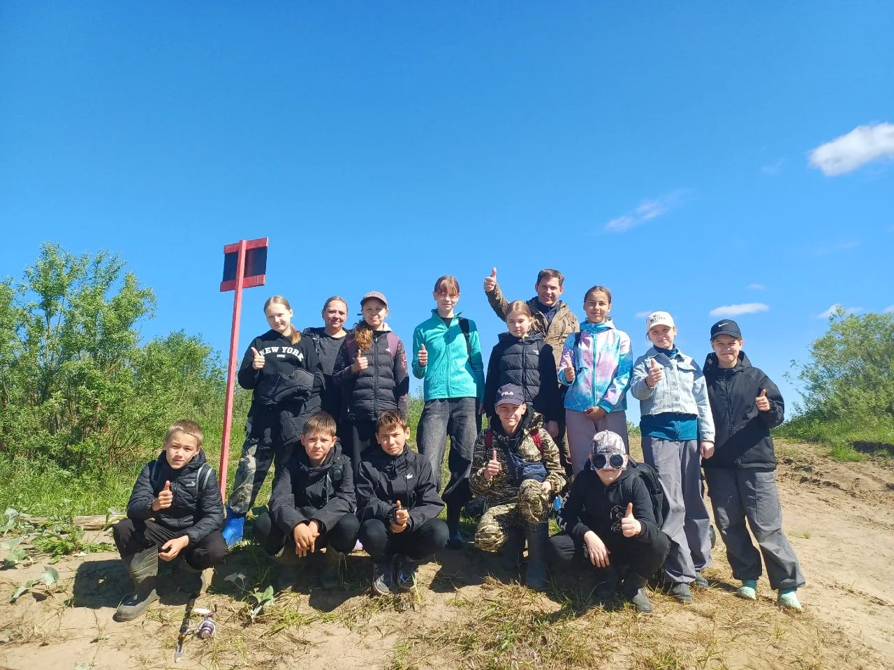 Летний отдых 6а класса🛶

5 июня группа учеников 6а класса совершила водный сплав на катамаранах по 