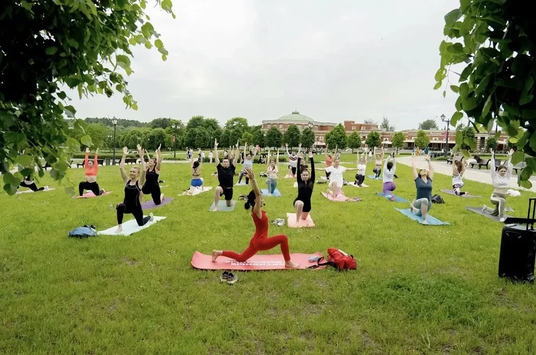🧘‍♀️ Йога в городе — бесплатно и для всех!

На площадках проекта «Лето в Москве» проходят открытые 