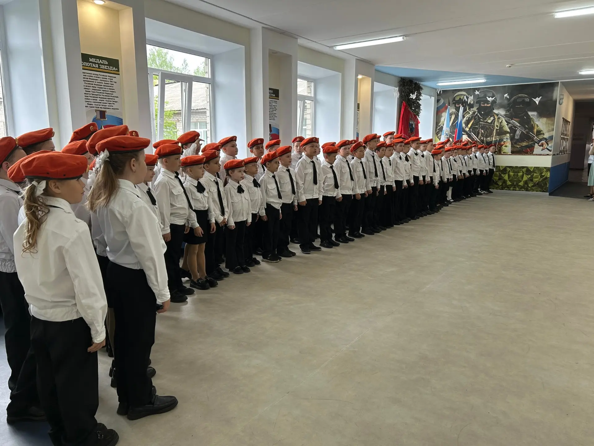 Торжественные кадетские линейки и прощание с флагом

22 мая в нашей школе прошла не только линейка д