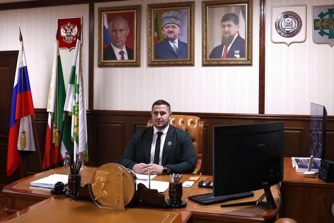 Коллектив Аргунской городской Думы поздравляет Арби Ахмедовича Масаева с назначением на должность и.