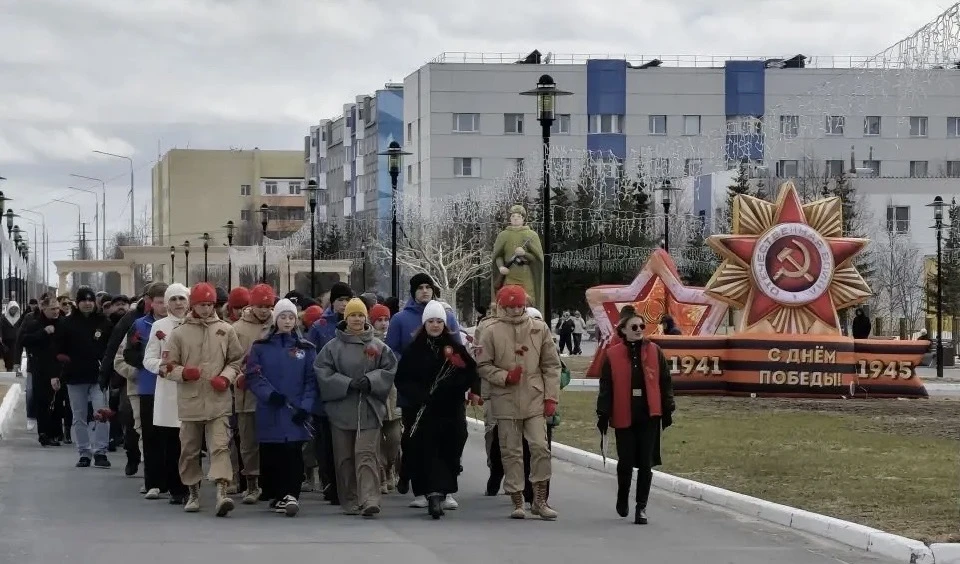 9 мая, в День Победы, в посёлке Пангоды прошла памятная церемония возложения цветов к монументу «Вои