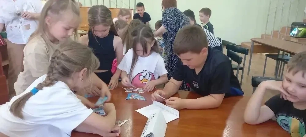 ДЕНЬ РОССИИ НА «ОСТРОВЕ ГЕРОЕВ»: Праздник знаний и творчества! 🇷🇺

Сегодняшний день на "Острове ге