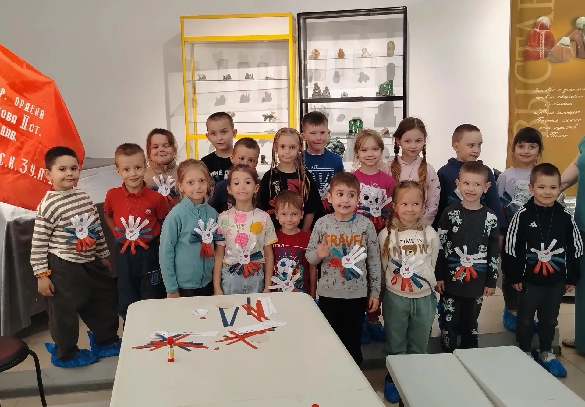 ❤Я люблю тебя, Россия!

👫18 воспитанников группы «Одуванчики» детского сада «Калинка» 8 июня стали 