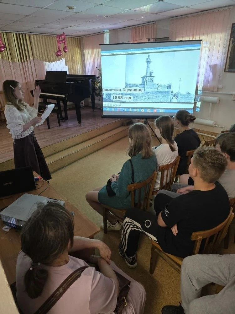 Экскурсионная лекция «Путешествие по торговым рядам Костромы» состоялась 9 июня в детской музыкально