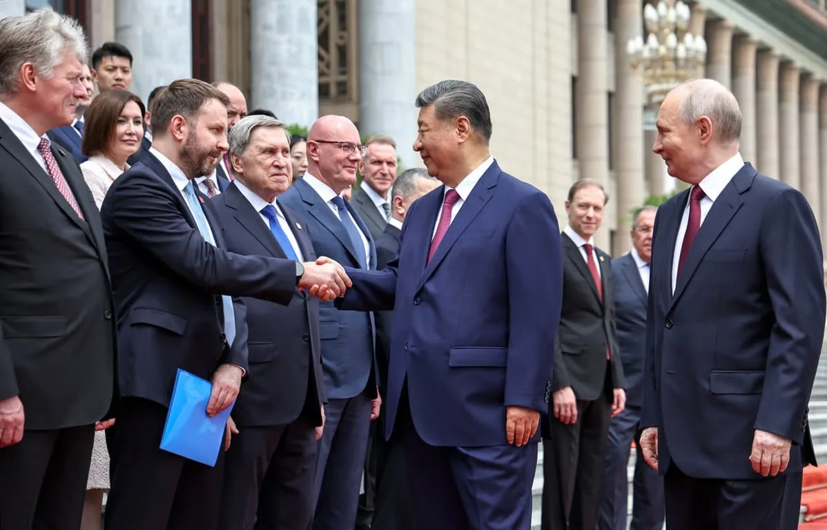 🤝 Два подряд. Май для Пекина выдался насыщенным: почти друг за другом к Си Цзиньпину приехали снача