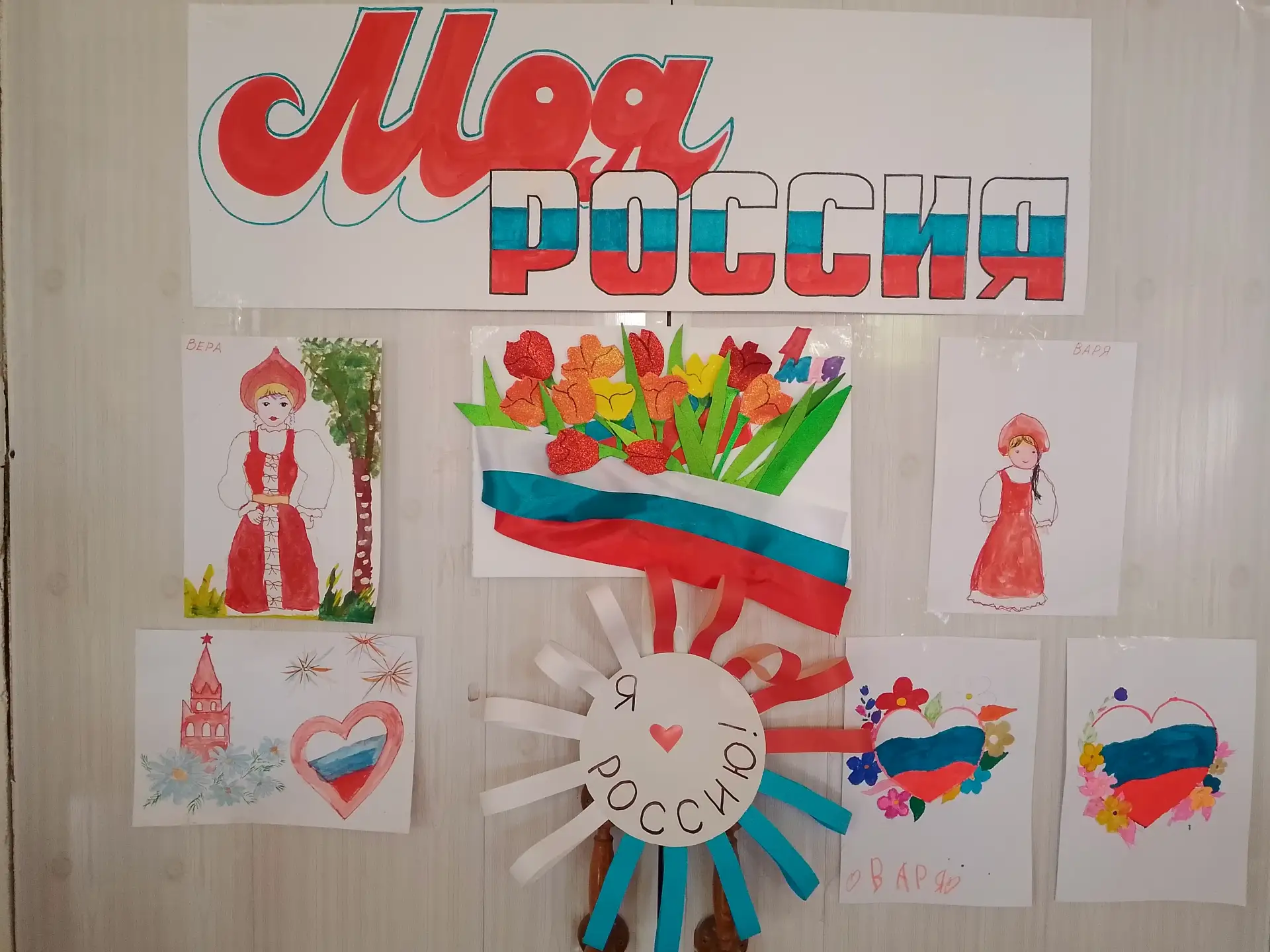 В МБУ «Новотроицкий ДК «Горняк» выставка  детского творчества, посвященное самому главному празднику