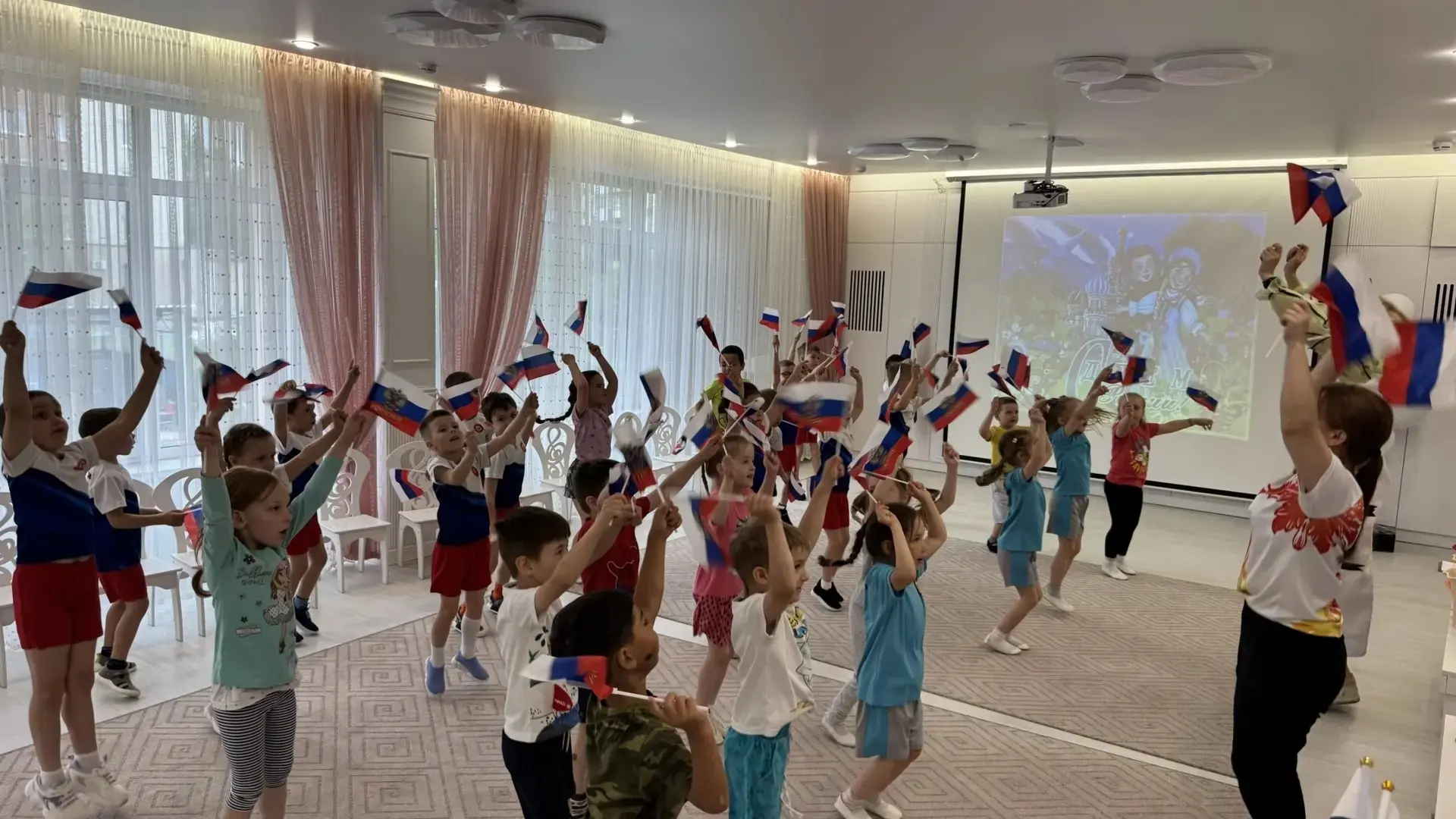 В "Золотом петушке" сегодня царит праздничная атмосфера — наши юные патриоты👧🧒собрались, чтобы отм