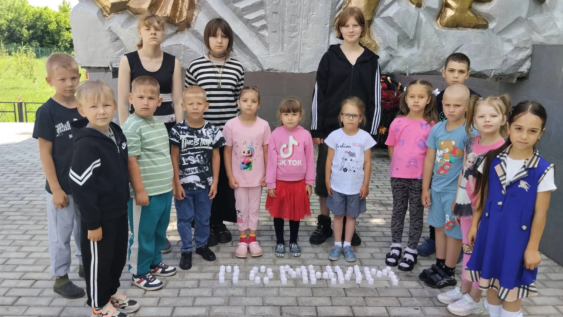 В преддверии Дня памяти и скорби учащиеся нашей школы приняли участие во Всероссийской акции «Свеча 
