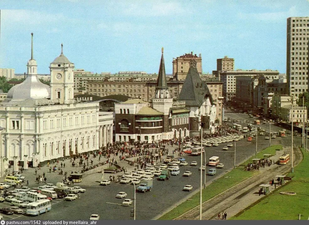 Ленинградский и Ярославский вокзалы 1979

Автор: Т.Гутин

Ретро Москва | Ретро ВАО Москва