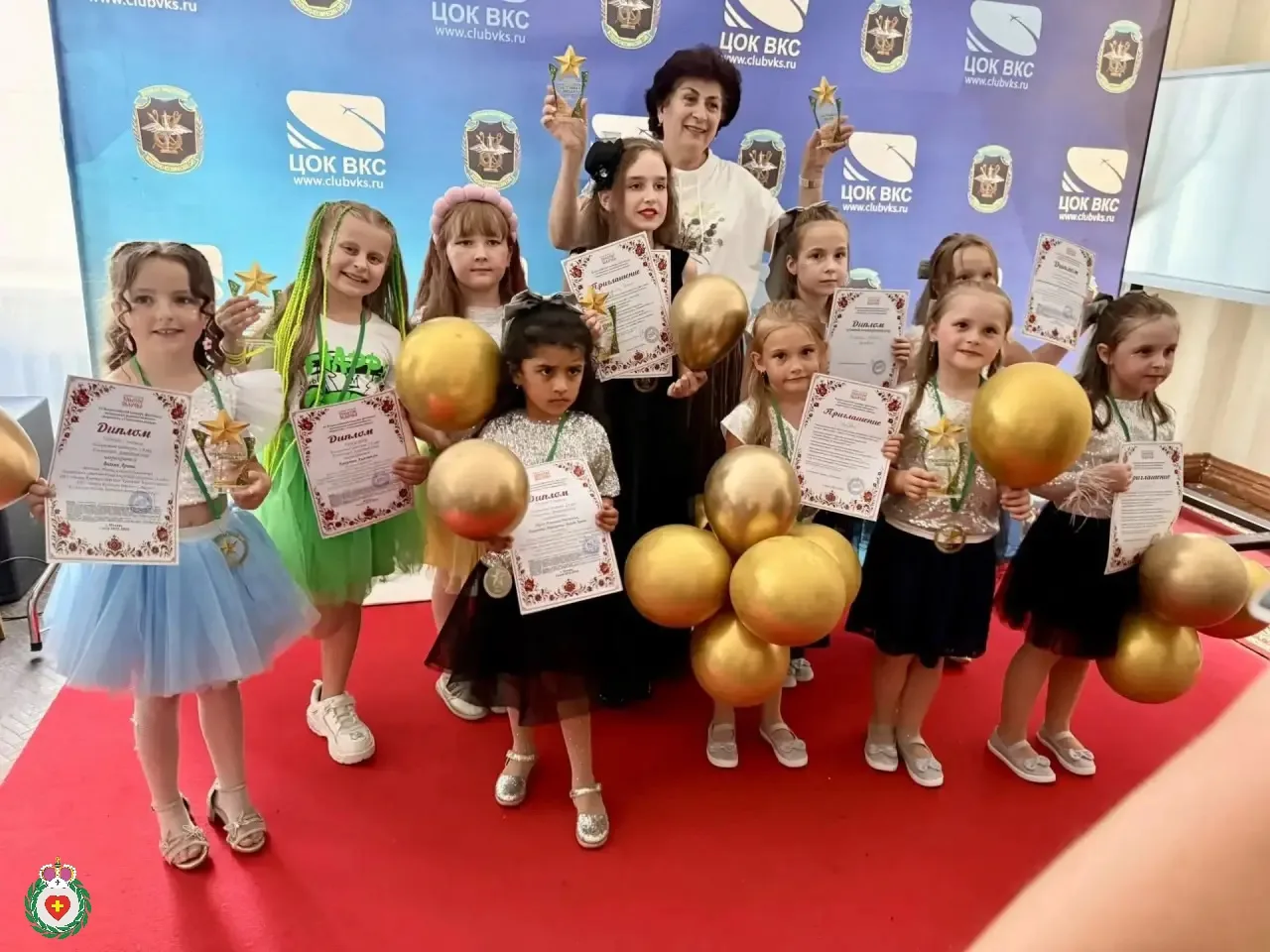 Ворсинский вокальный коллектив «Улыбка» покорил Москву

⭐️Самодеятельный вокальный коллектив «Улыбка