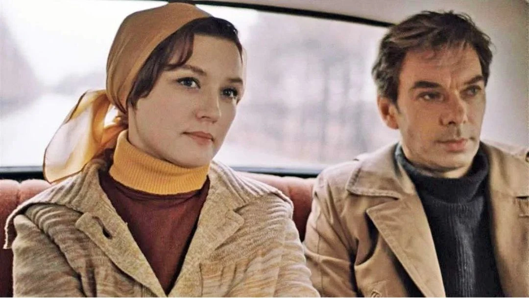 - А знаете, Катерина, вы почти эталон преимуществ советской власти. Приезжает девочка из деревни и с