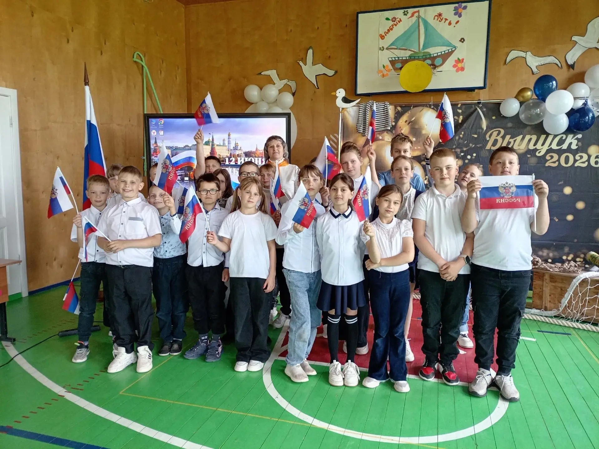 12 июня - День России🇷🇺

 Нет края на свете красивей, 
Нет Родины в мире светлей! 
Россия, Россия,
