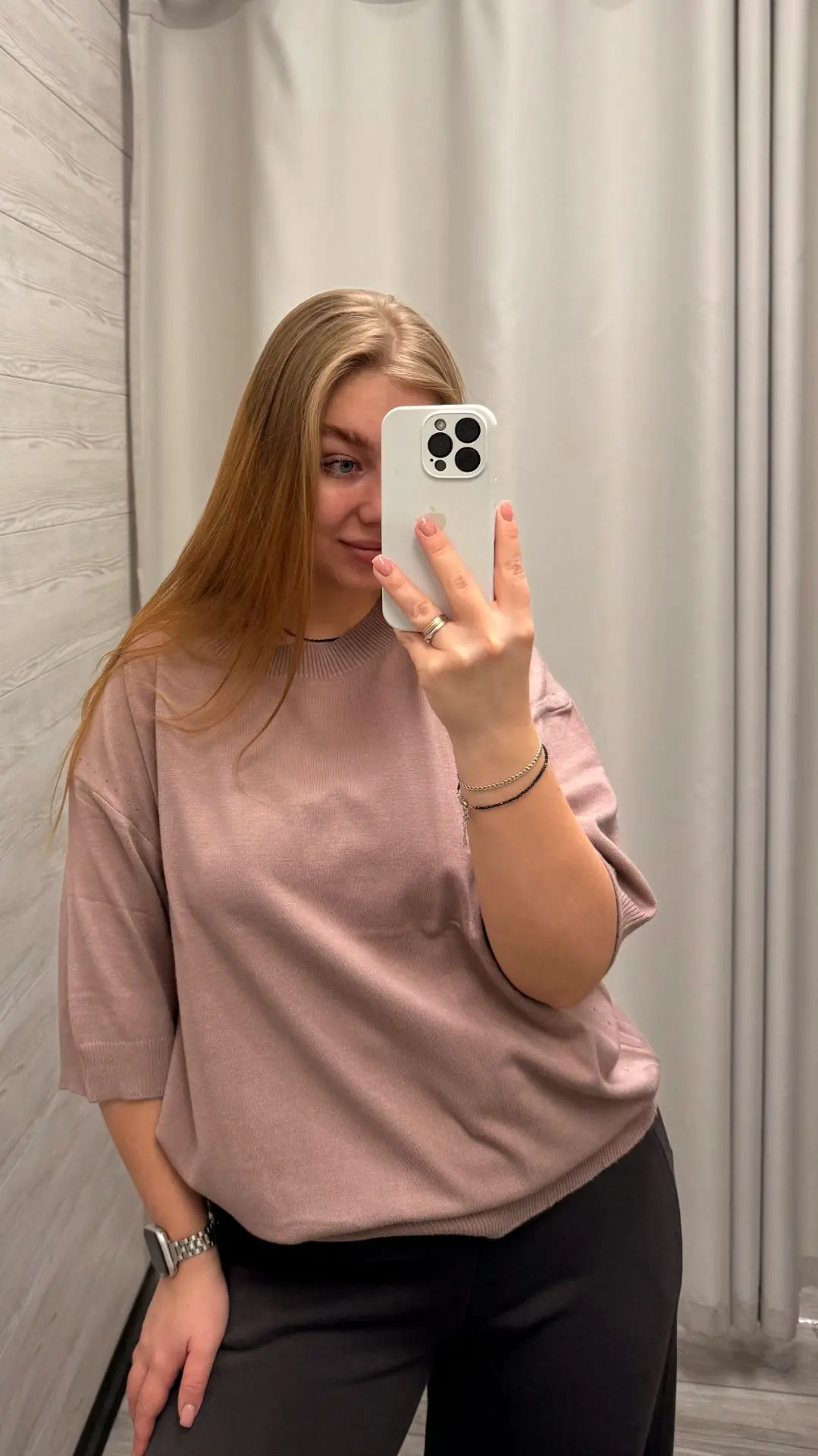 Идеальная база начинается с качества. ✨

Наши футболки и джемпера — это не просто повседневные вещи,