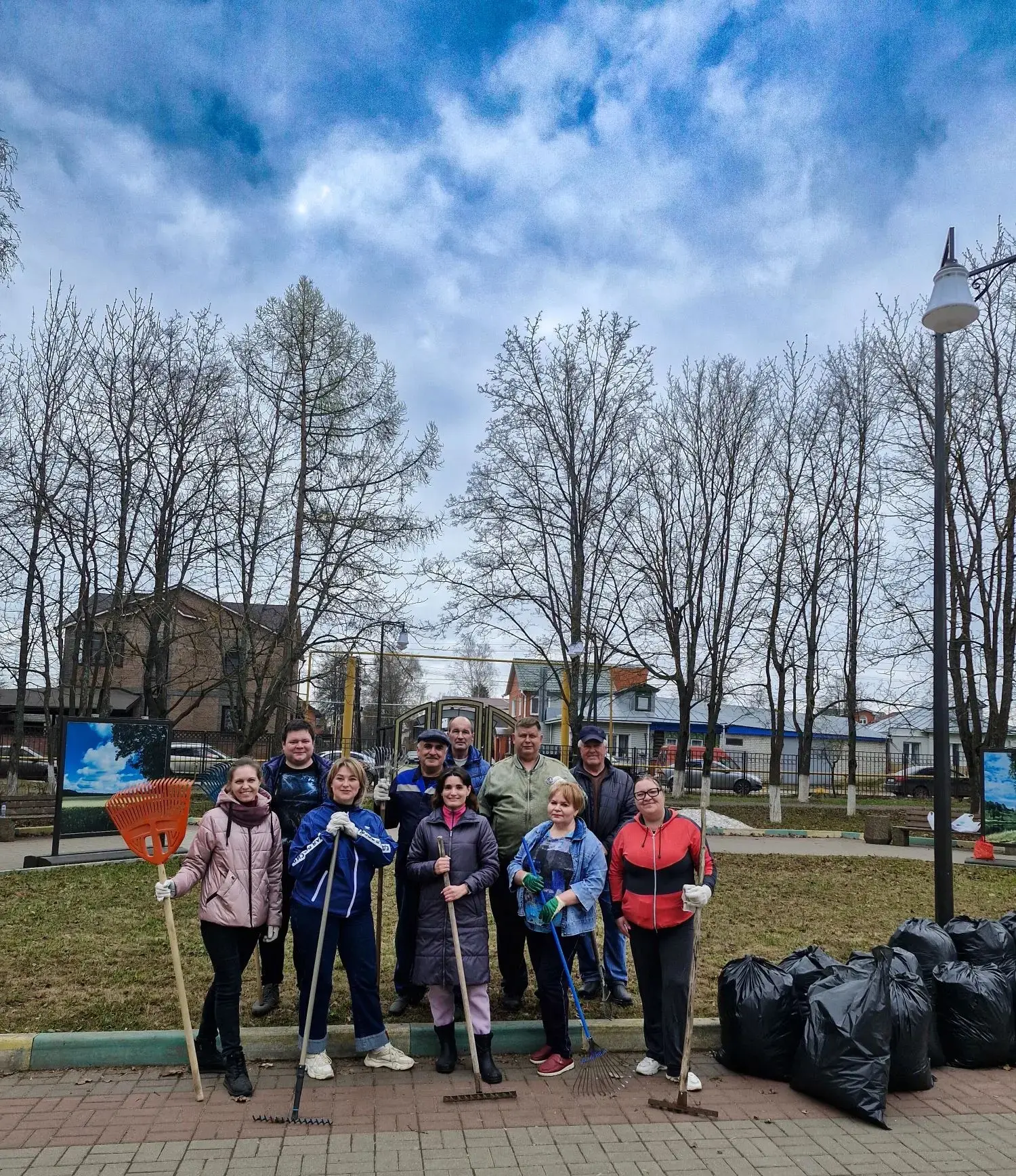 💚🌿 Субботник с душой!
В минувшую пятницу парк «Дальняя Круча» наполнился не только весенним солнце
