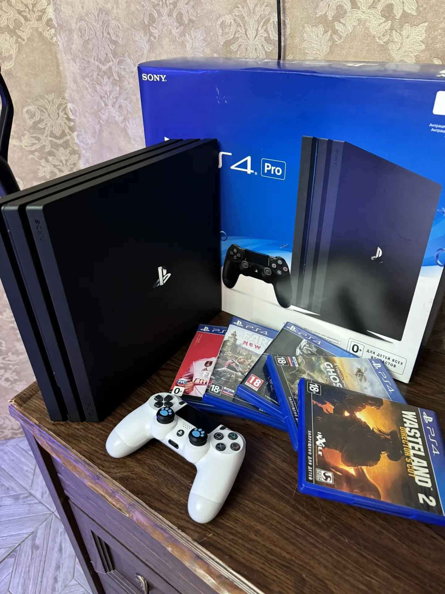 В продажу залетает очень Крутая приставка Sony PlayStation 4 Pro 1000Gb. Приставка просто в идеально
