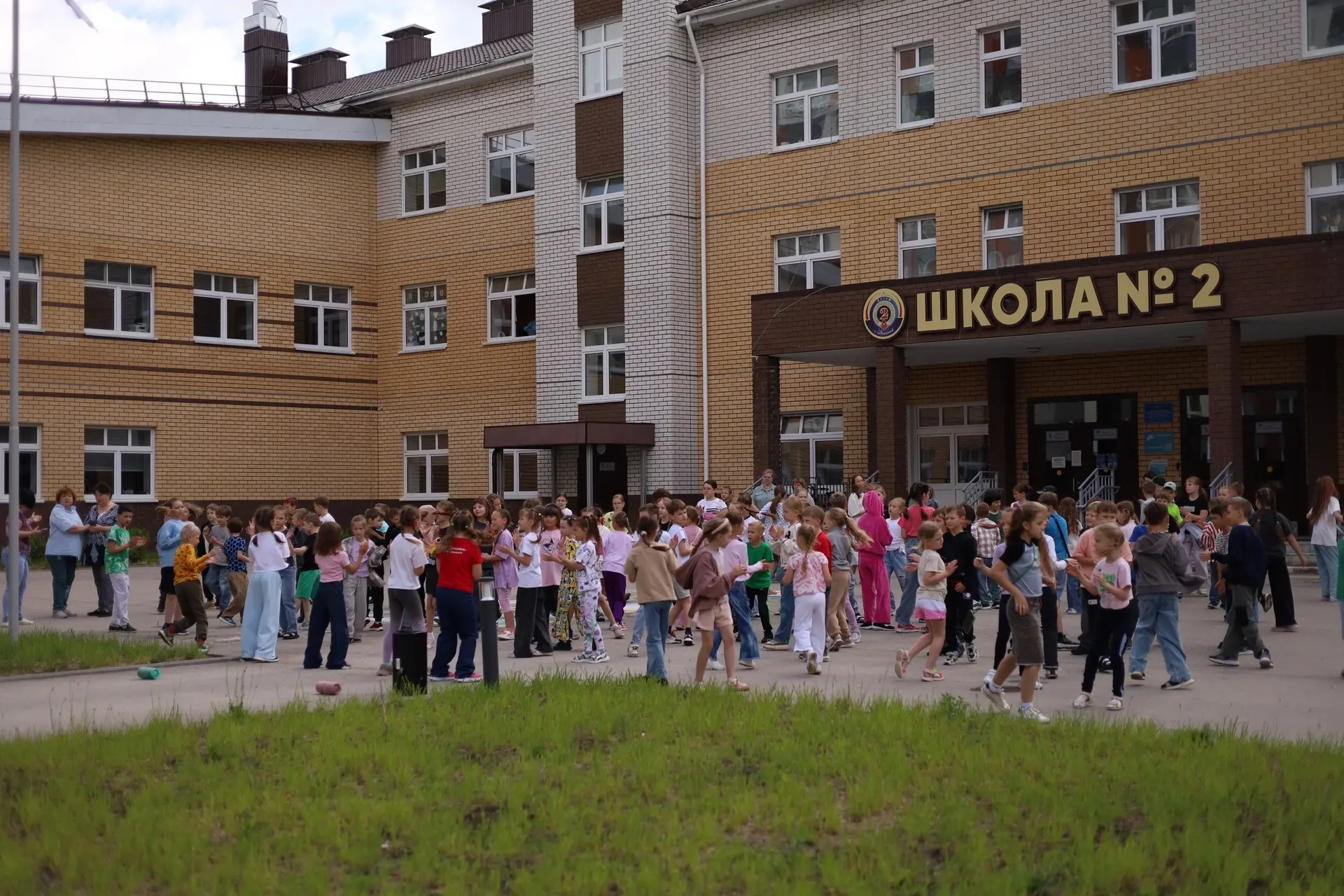 ☀️Лагерь «Содружество» | День 5 

🇷🇺Традиционно утром исполнили гимн Российской Федерации, станцев