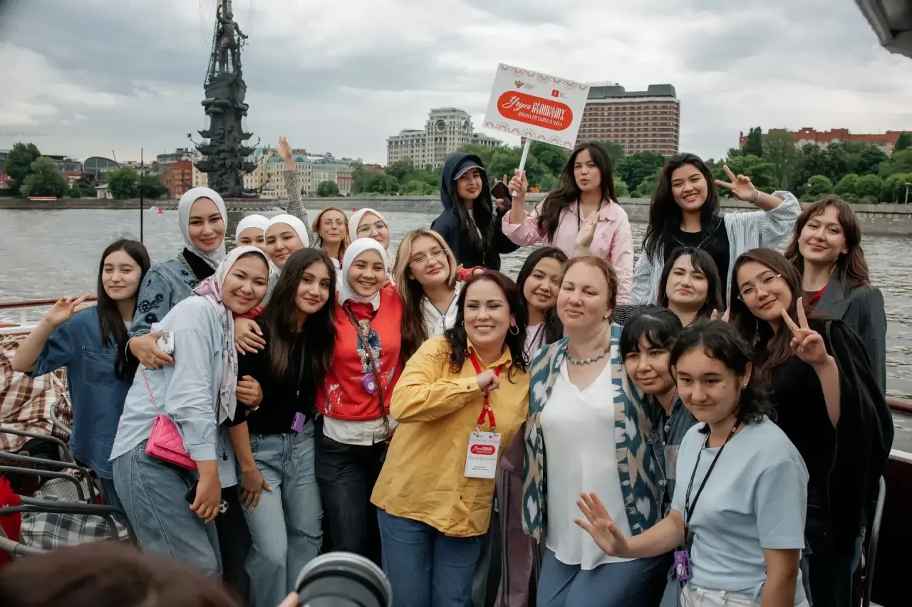 В Москве проходит Школа русского языка «Учусь великому» для студентов из Республики Узбекистан

🔸Уч