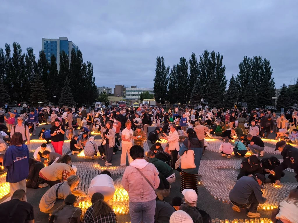 В эти мгновения в парке Победы проходит акция "Огненные картины войны"🕯

Из 40 тысяч свечей создает