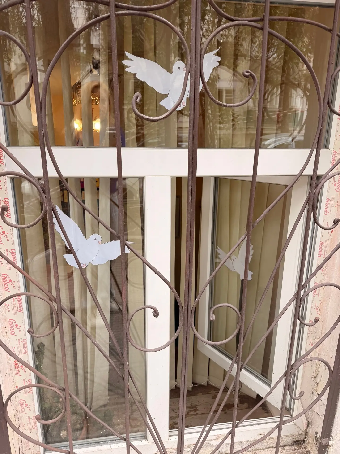 Сотрудники Подростково-молодёжного центра активно поддержали традиционную патриотическую Акцию "Окна