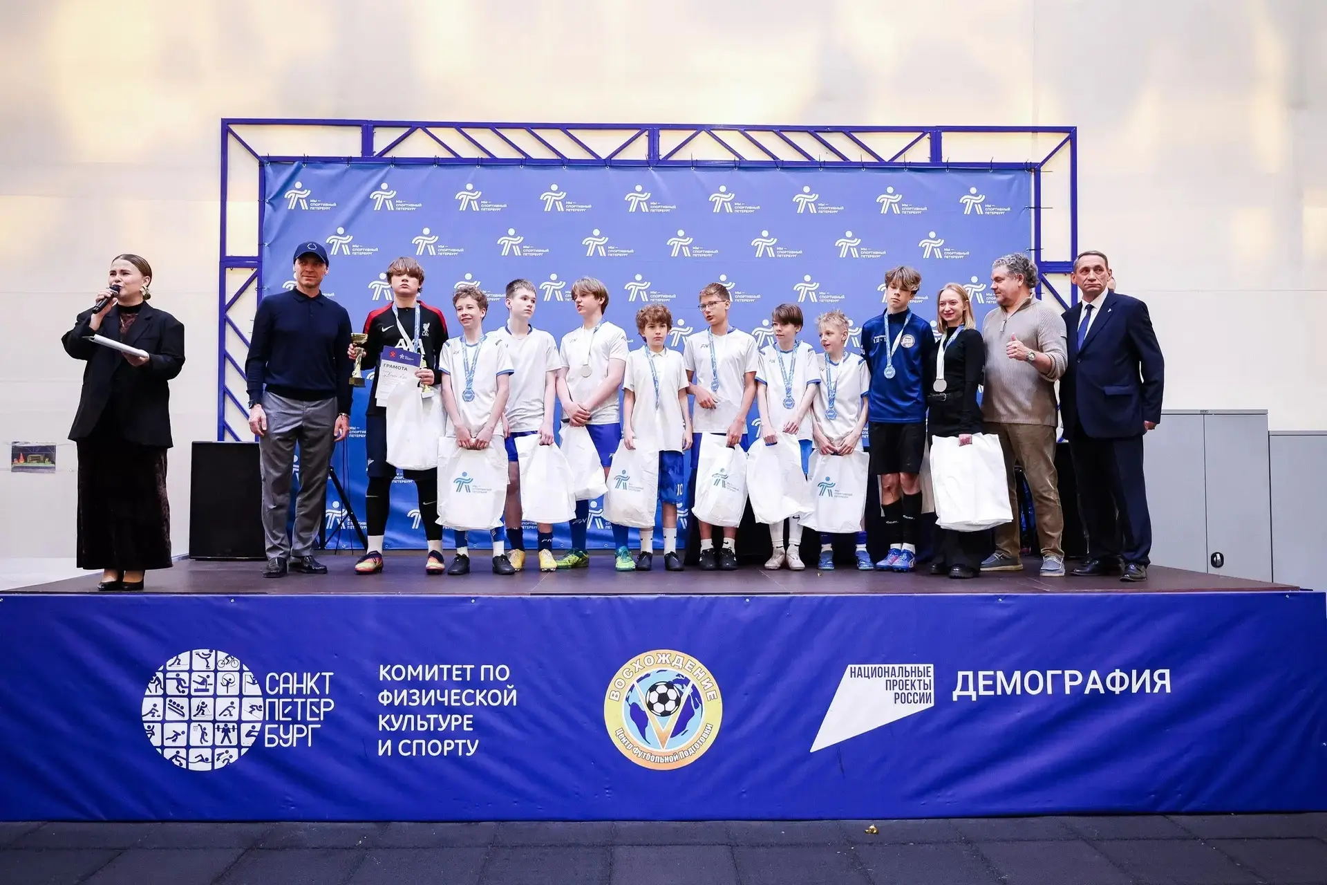 🥇 Наша команда по футболу под руководством учителя физкультуры Дианы Игоревны Черниковой 
Стали поб
