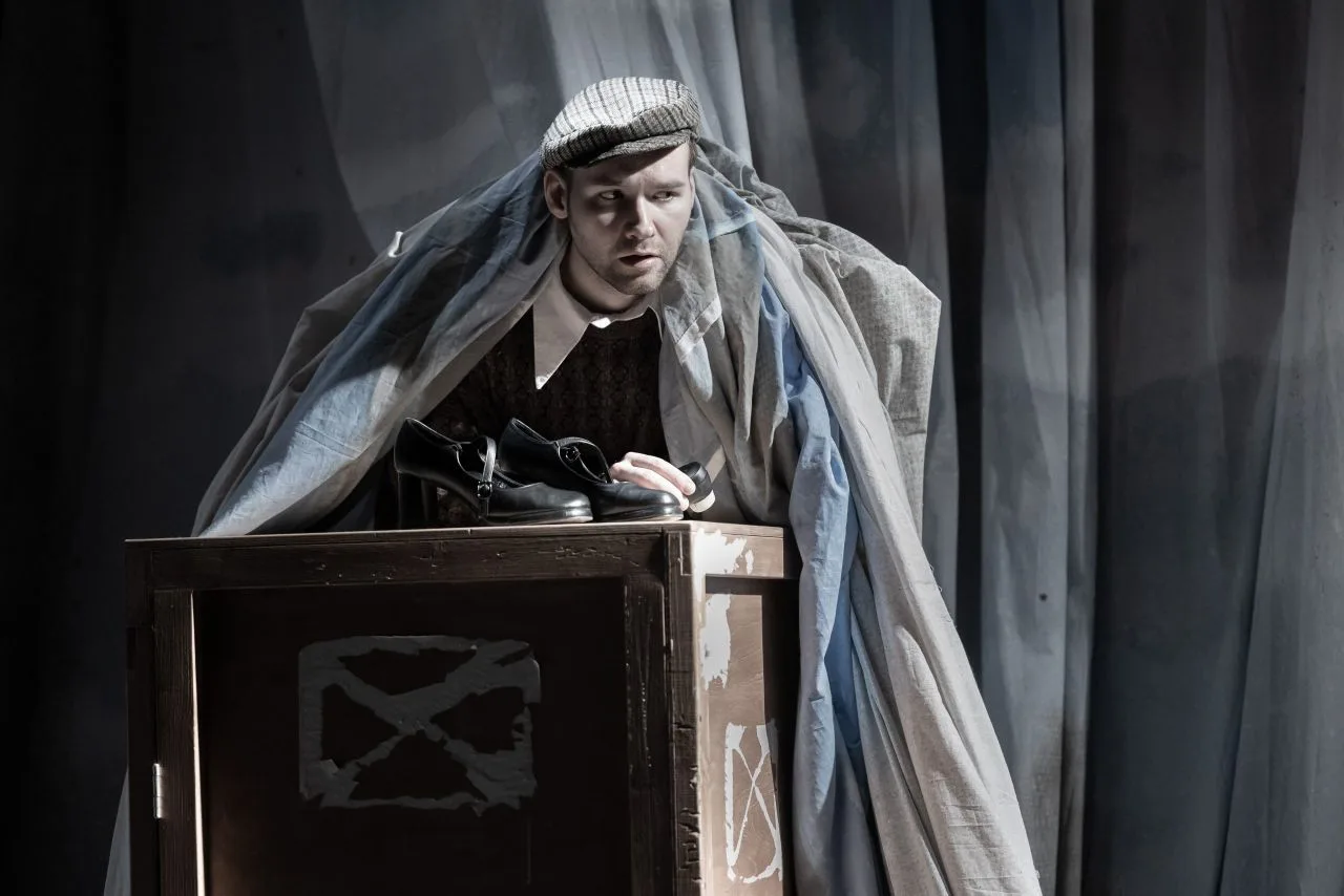 Рубрика «СТИ. По ролям»🎭
Даниил Обухов о роли Прохожего в спектакле «Долгая счастливая жизнь»: 
«Вс