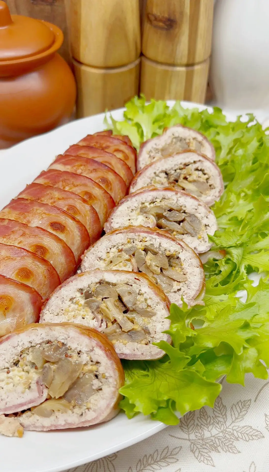 Мясной рулет 

📝ингредиенты:

🍗фарш 300 гр (я делала фарш из куриного бедра)
🥓бекон сырокопченый 