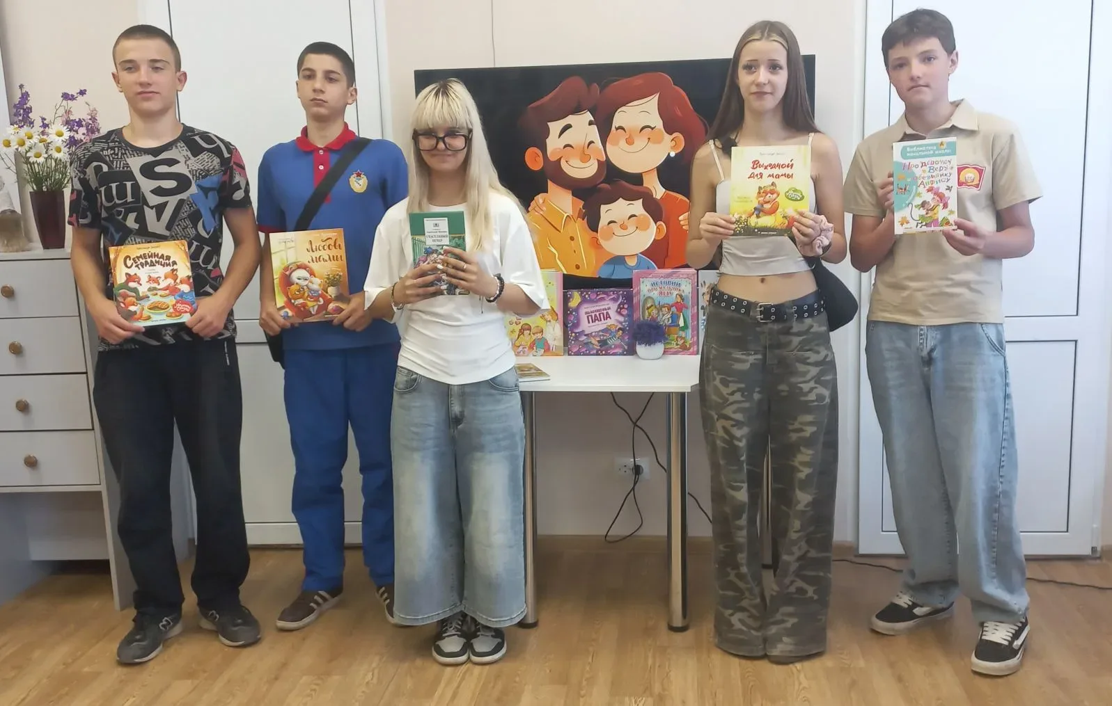 📖📖Эстафета знаний: восьмиклассники открыли мир библиотечных сокровищ

          ☀Под алыми лучами 