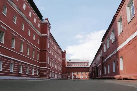 Изначально во Владимирский централ попадали за мелкие преступления — незначительное мошенничество и 