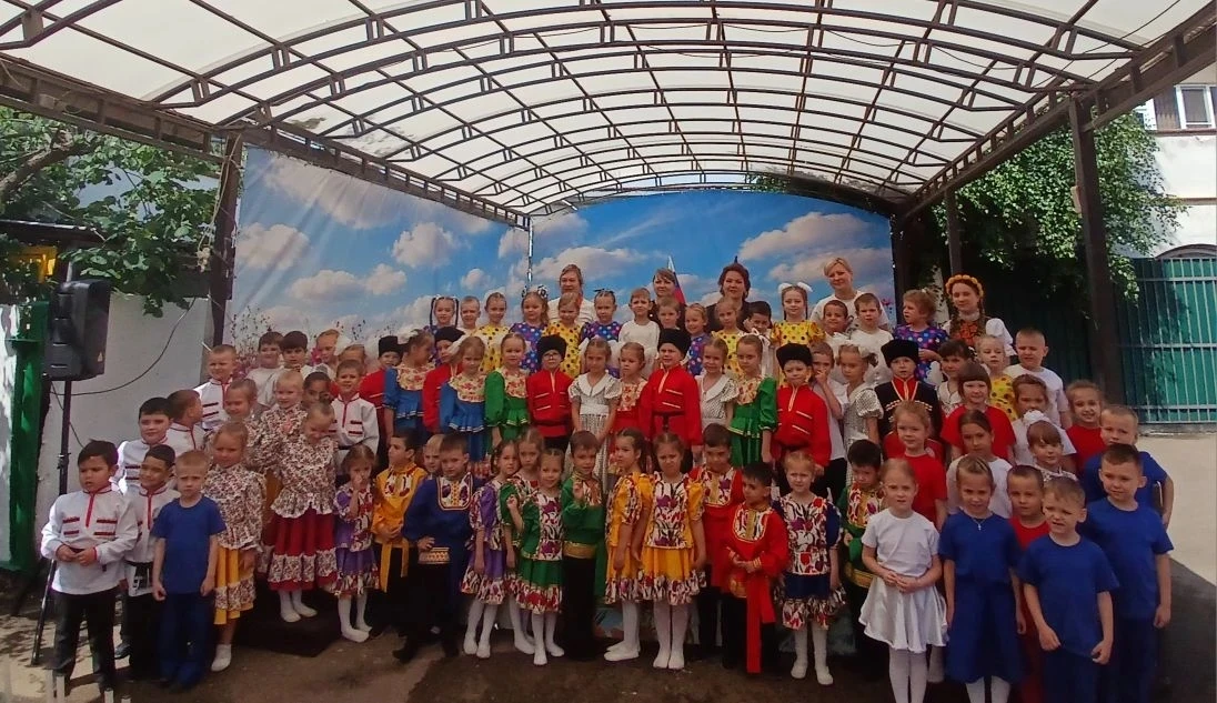 В честь Дня России 🇷🇺💫 в детском саду прошел  тематический день, посвященный этому событию. 
    