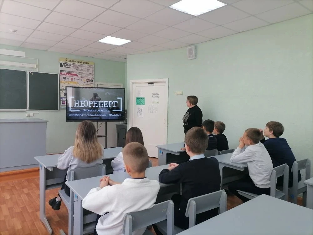 В Мирнинской школе прошла акция «Нюрнберг. Без срока давности»

В Мирнинской школе для учащихся была