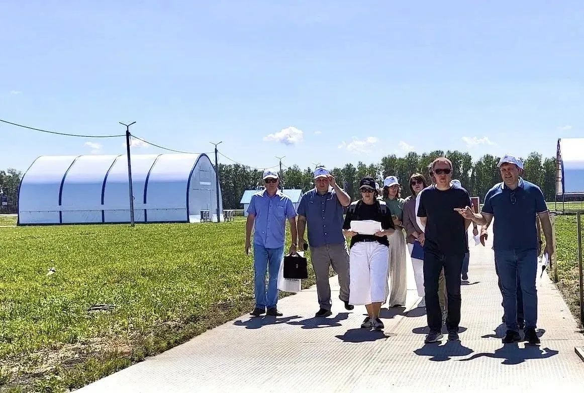 Губернатор края Виктор Томенко провёл рабочее совещание по подготовке Всероссийского Дня поля

Крупн