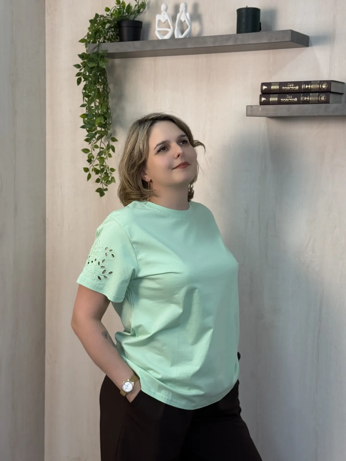 Без футболок лето — не лето, правда? 😄

В наших магазинах — новинки на любой вкус: минимализм, овер