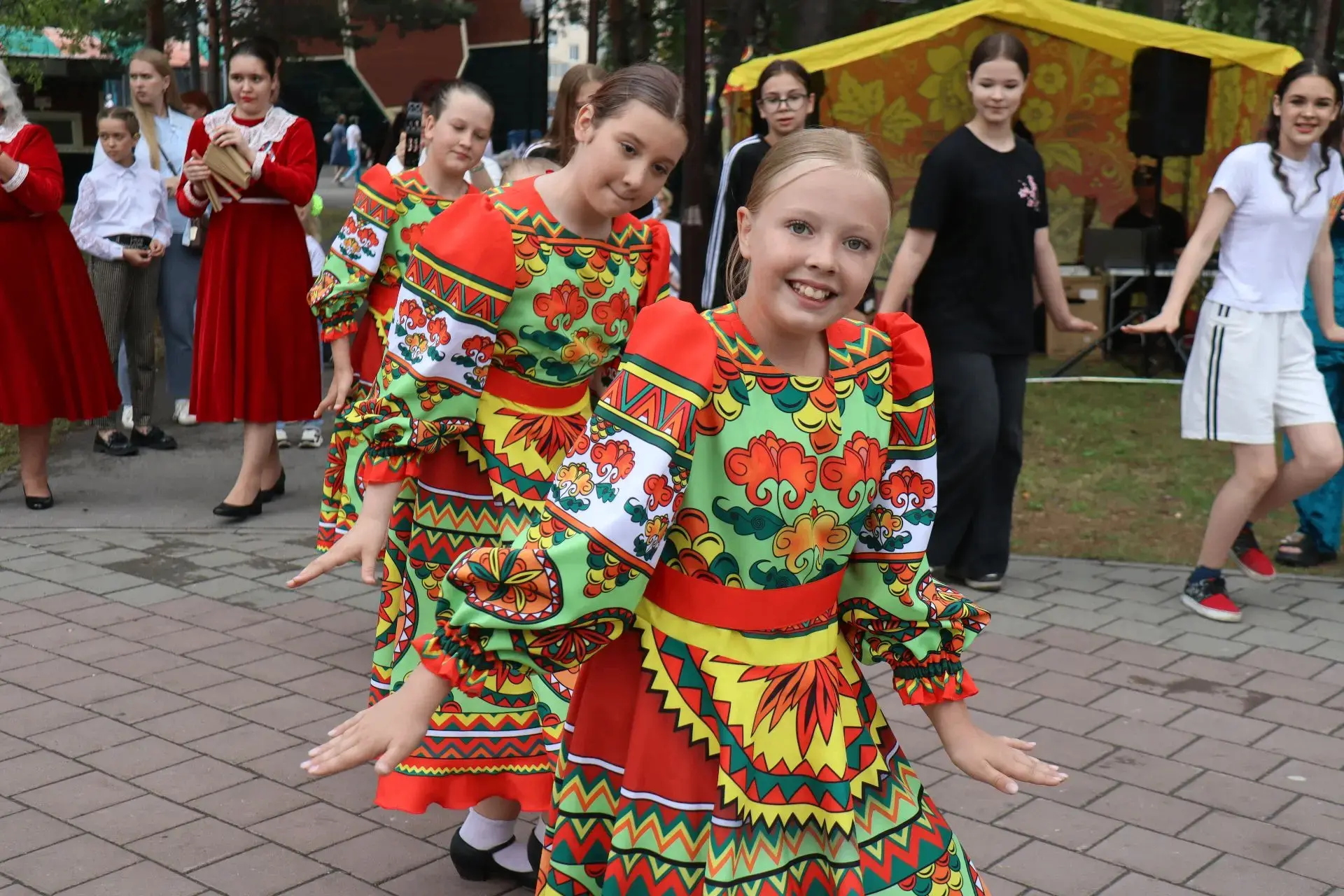 Танцы народов России: как это было в Белово 🇷🇺💃🕺12 июня в парке «Центральный» в рамках празднова