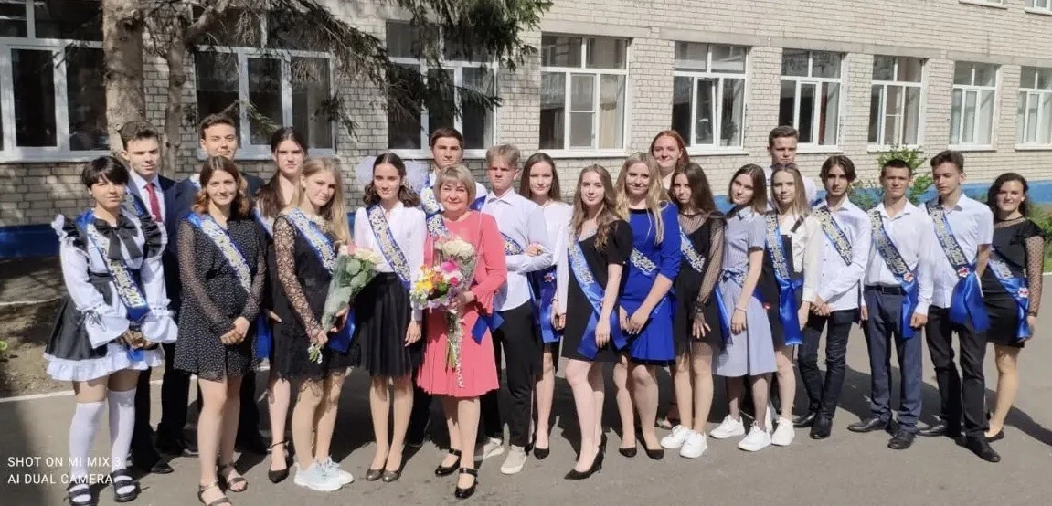 📢 Сегодня свой день рождения 🥳 отмечает учитель иностранного языка Захарченко Инна Владимировна! �