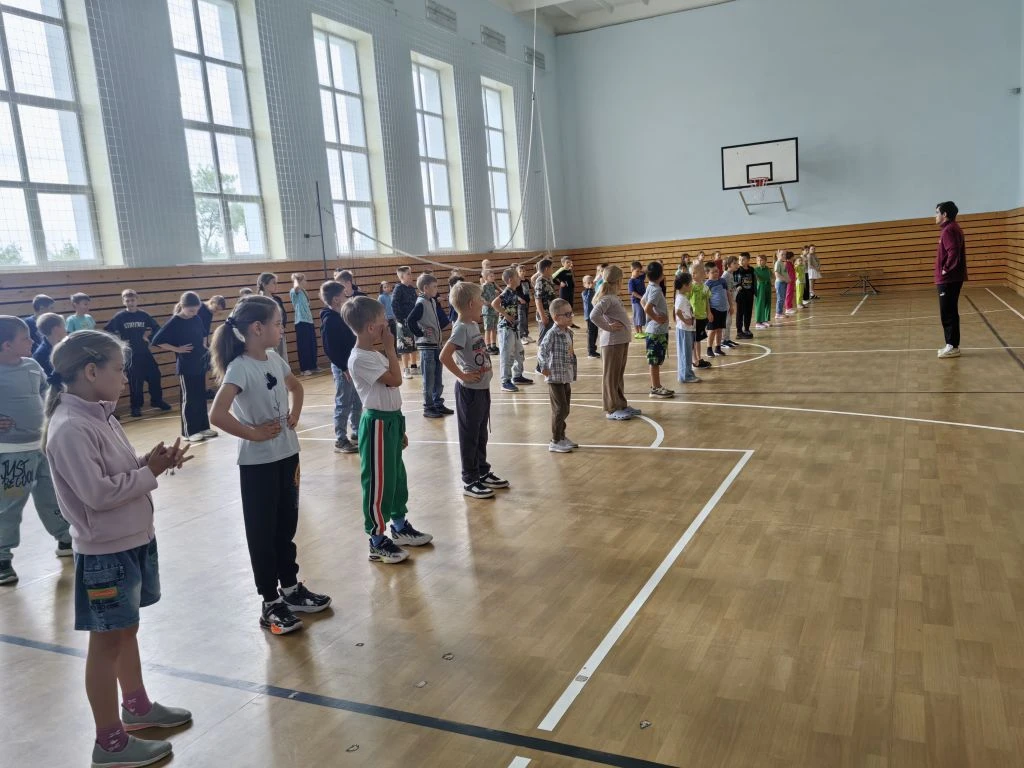 В школьном летнем лагере завершилась первая неделя, которая выдалась насыщенной и запоминающейся.

У