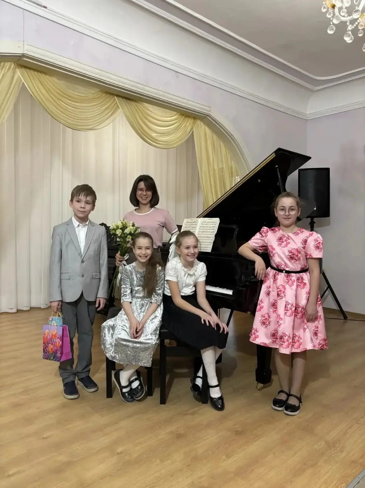 🎶МУЗЫКАЛЬНЫЕ ЗАРИСОВКИ🎹

25 мая в стенах нашей школы состоялся концерт «Музыкальные зарисовки», об